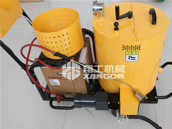 翔工瀝青灌縫機打造競爭優(yōu)勢，在養(yǎng)護設(shè)備市場中脫穎而出