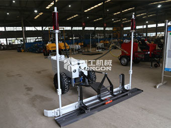 客戶廠房施工，小型激光整平機助“一臂之力”