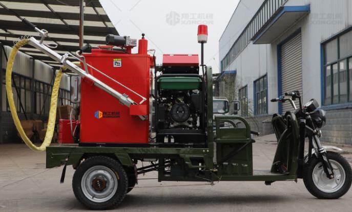 瀝青灌縫機(jī)裂縫修補(bǔ)，橫向縱向都可以